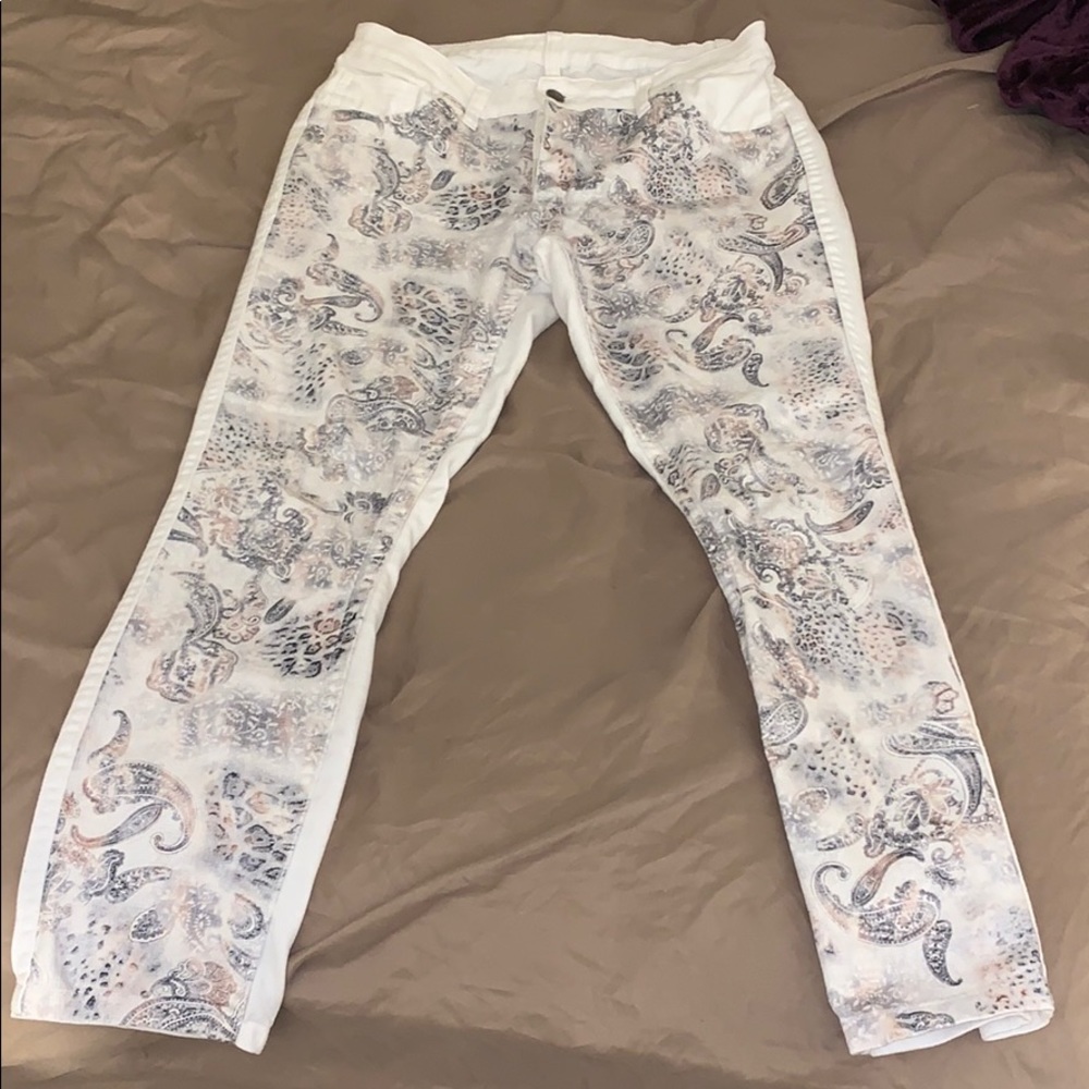 Venus White jeans with design on front